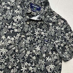 Chubbies Grey Floral Men’s Small Short Sleeve Button Down Shirt Travel Hawaiian
